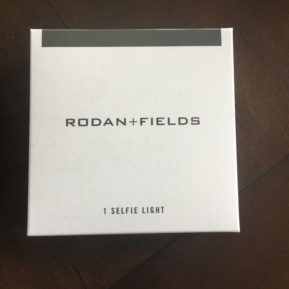Selfie Light Rodan + Fields